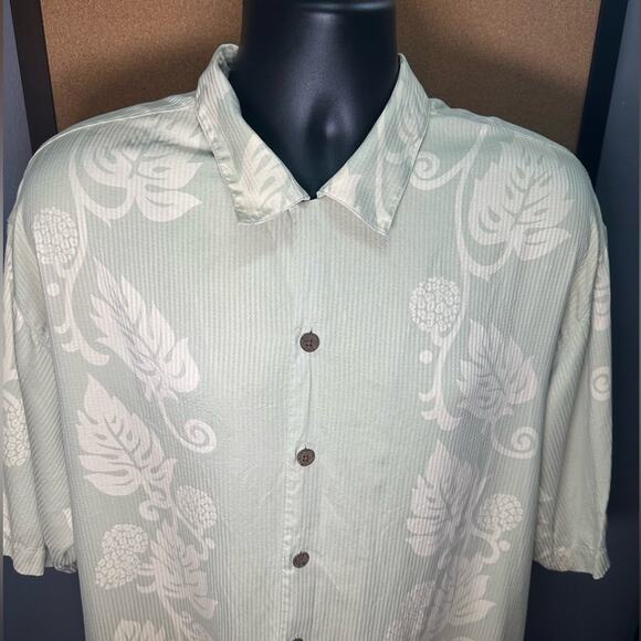 Tommy Bahama Men’s 100% Silk Short Sleeve Button- Size Large Floral Print - Picture 4 of 4